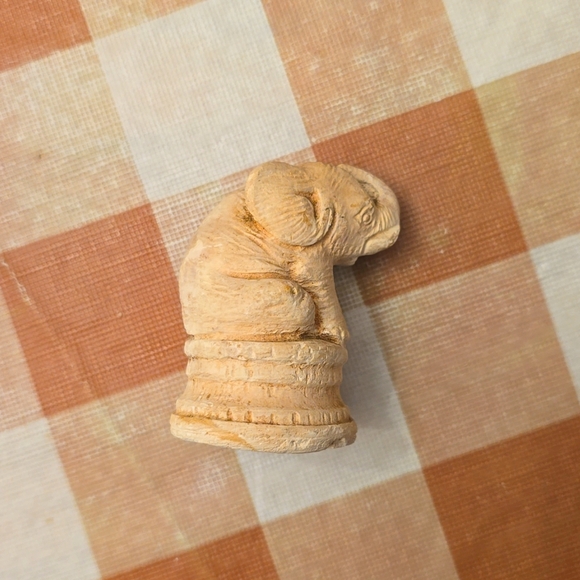 Elephant on Pillar Figurine/Chess piece - Picture 2 of 5